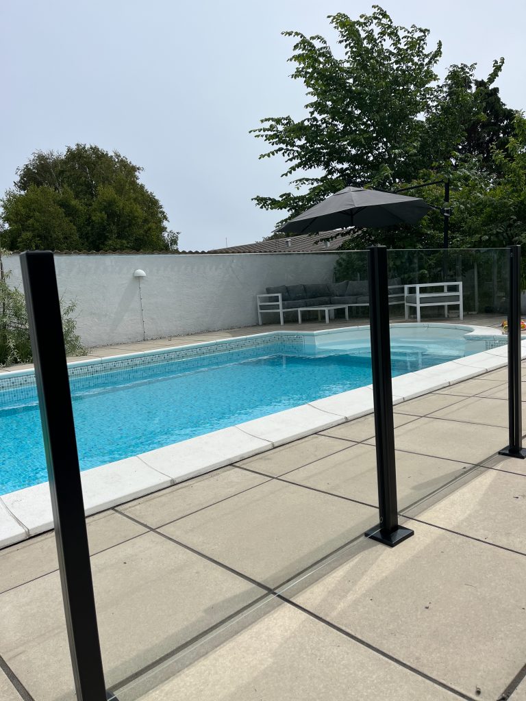 Barriere de piscine en verre trempé fabrication française sur mesure